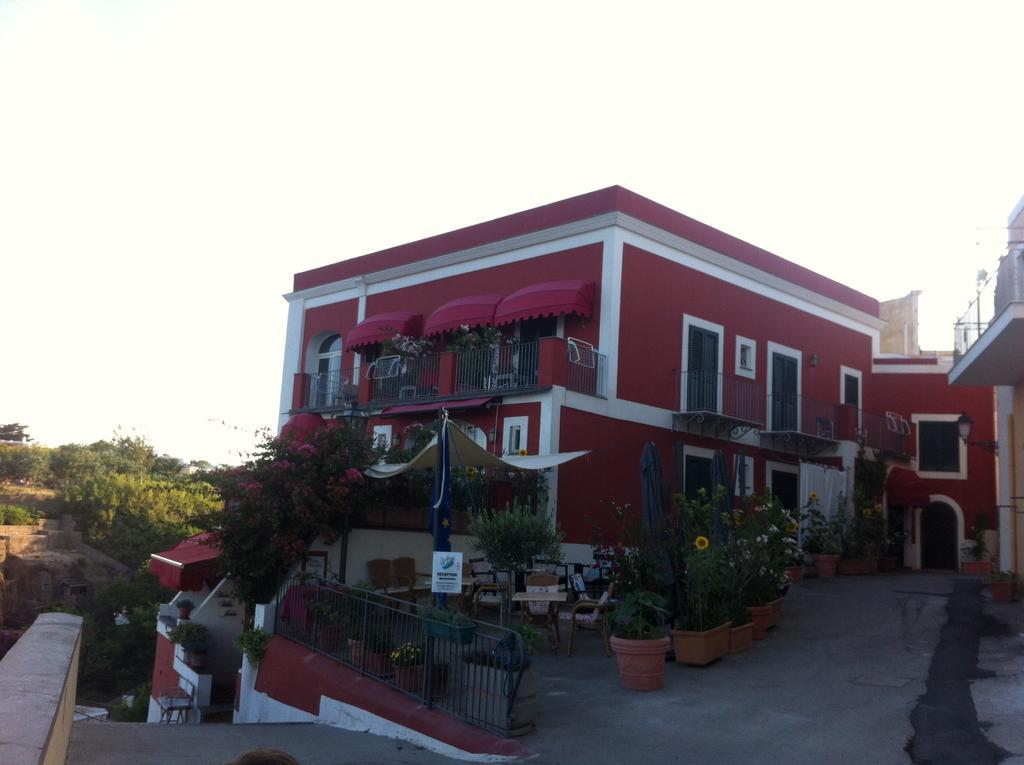 Hotel Villa Iulia Вентотене Екстериор снимка