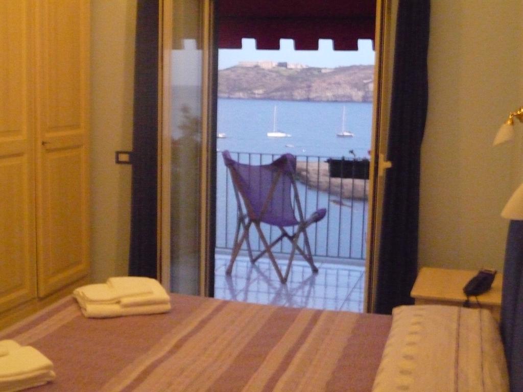 Hotel Villa Iulia Вентотене Екстериор снимка