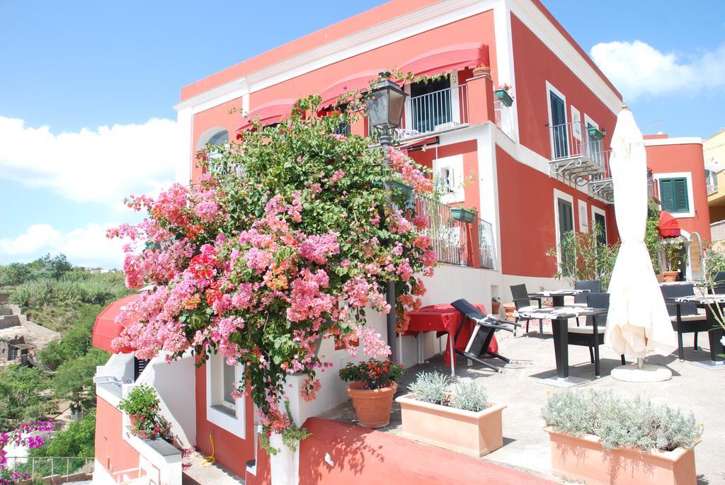 Hotel Villa Iulia Вентотене Екстериор снимка