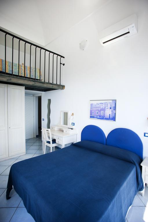 Hotel Villa Iulia Вентотене Екстериор снимка