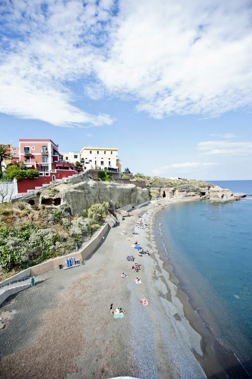 Hotel Villa Iulia Вентотене Екстериор снимка