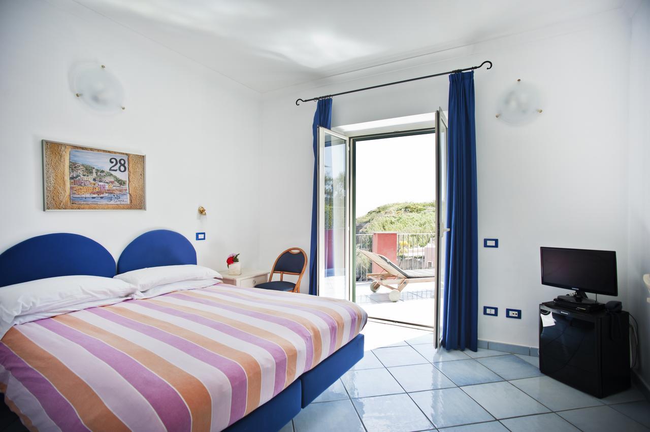 Hotel Villa Iulia Вентотене Екстериор снимка